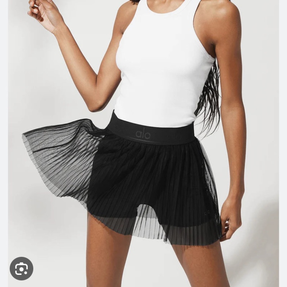 🎾 SOLD 🎾 Alo Yoga Mesh Flirty Tennis Skirt black